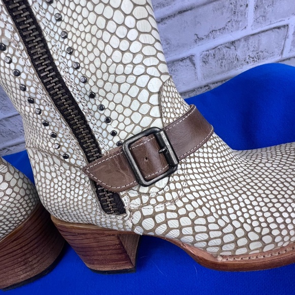 🦅NEW |•FREEBIRD BY STEVEN•| Carson White Snake Knee High Boots Size 8 - Picture 10 of 16